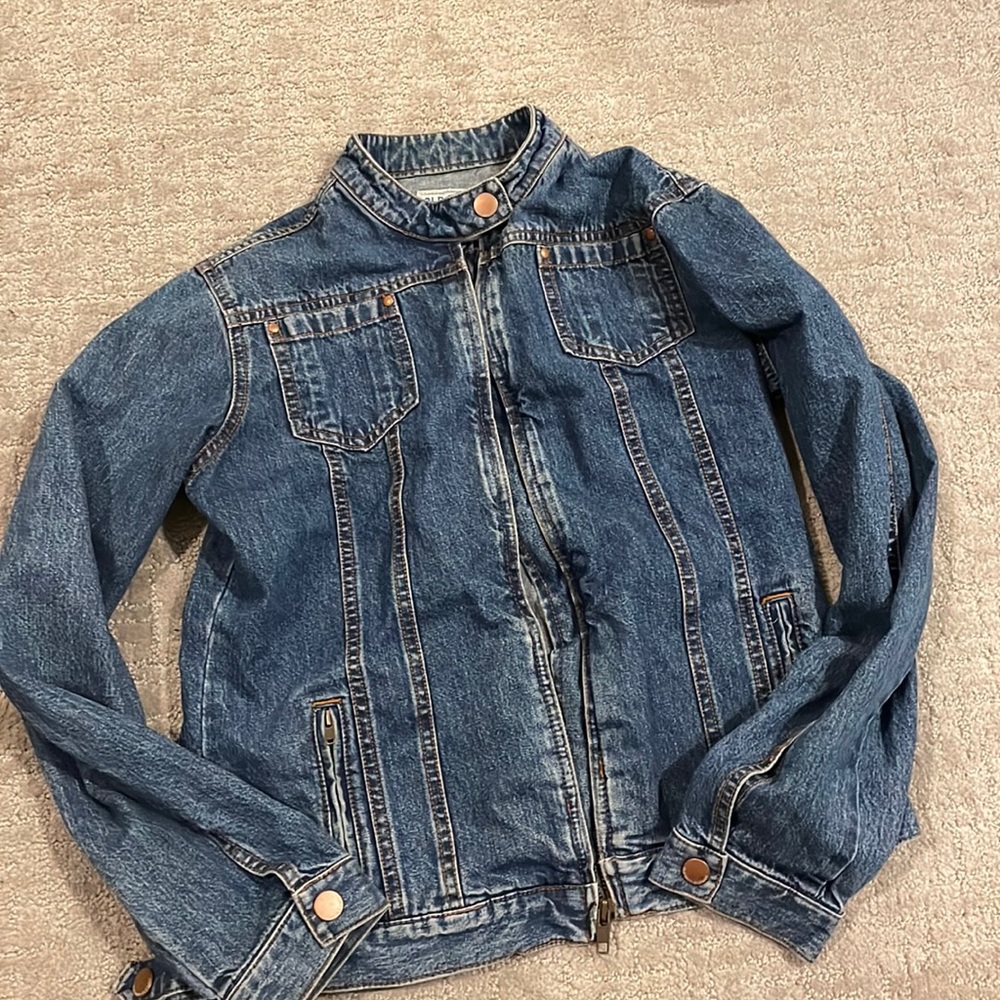 XXL Girls Moto jean jacket, fits like a woman’s S. Simple fitted denim jacket.